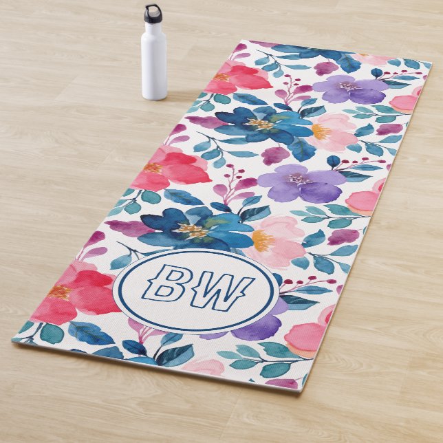 Tapis De Yoga Initiales de script de calligraphie bleu marine mo (En situation)