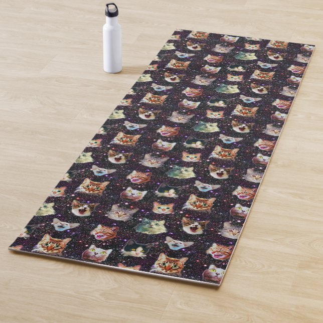 Tapis De Yoga Les têtes de chats dans l'espace extra-atmosphériq (En situation)