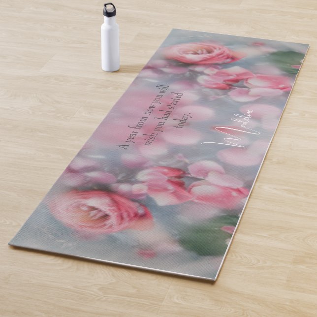 Tapis De Yoga Manteau de yoga rose - Nom personnalisé (En situation)