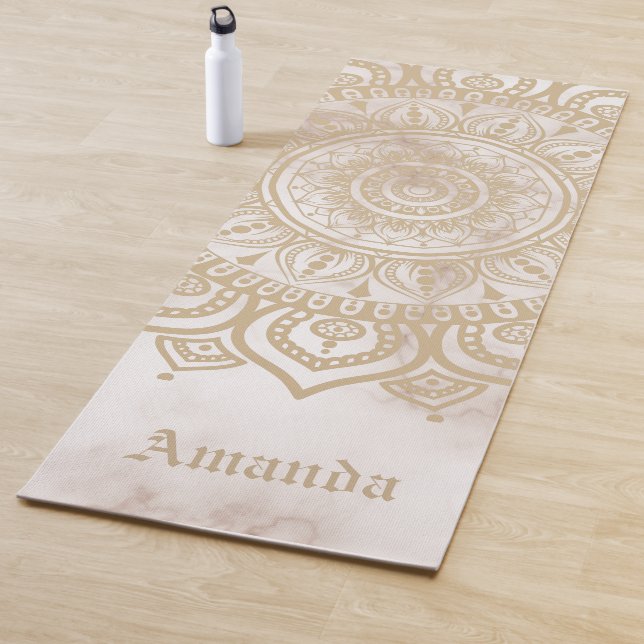 Tapis De Yoga Marbre pastel personnalisé intemporel Mandala beig (En situation)