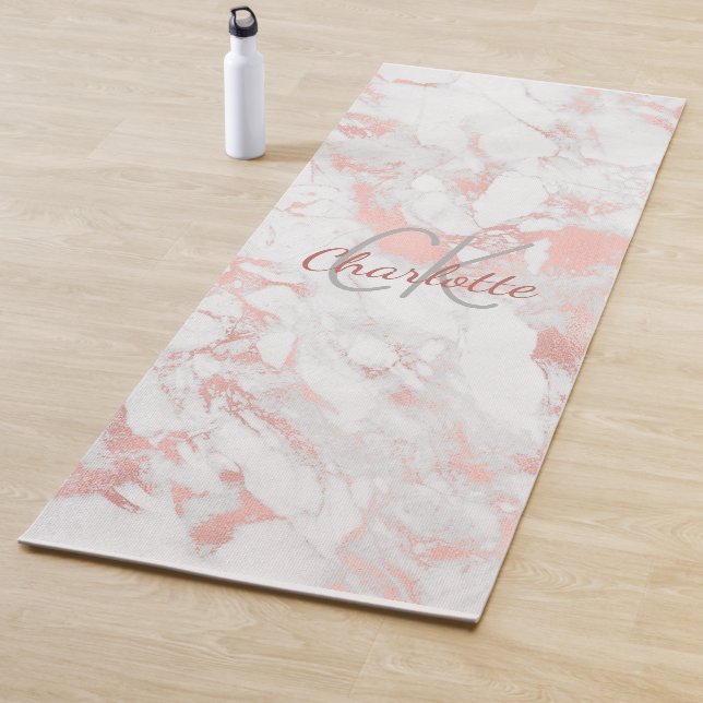 Tapis De Yoga Marbre rose or rose nom monogramme (En situation)