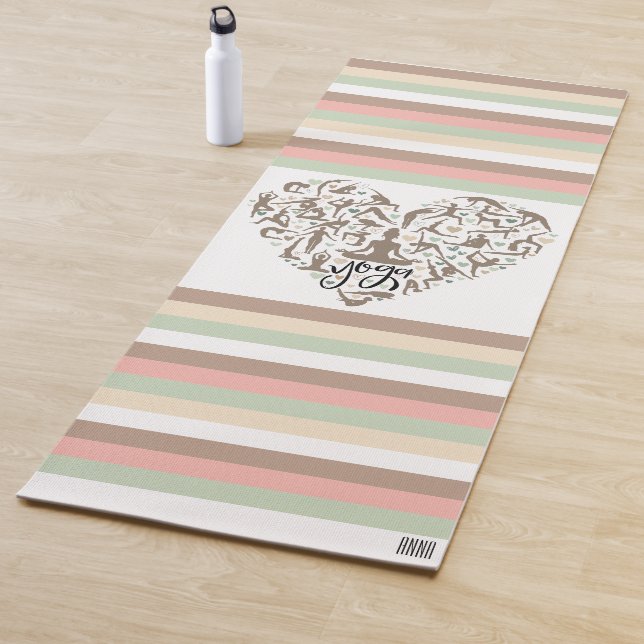 Tapis De Yoga Matte de yoga personnalisé avec coeur et nom (En situation)