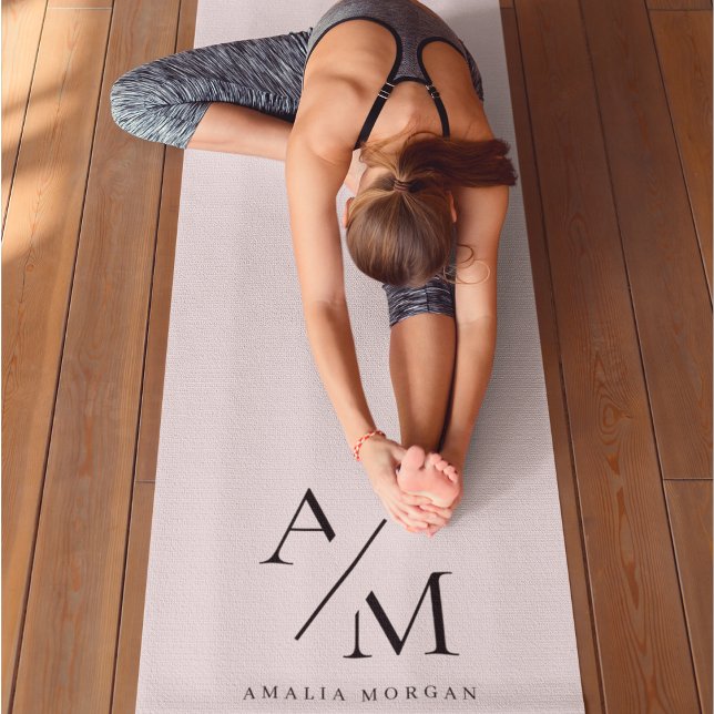 Tapis De Yoga Minimal Pastel rose initial et personnalisé (Créateur téléchargé)