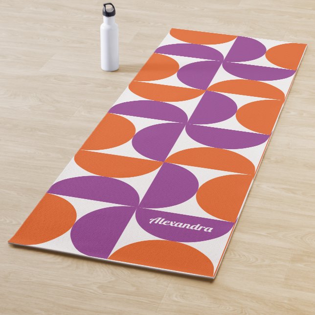 Tapis De Yoga Moderne du milieu du siècle (En situation)