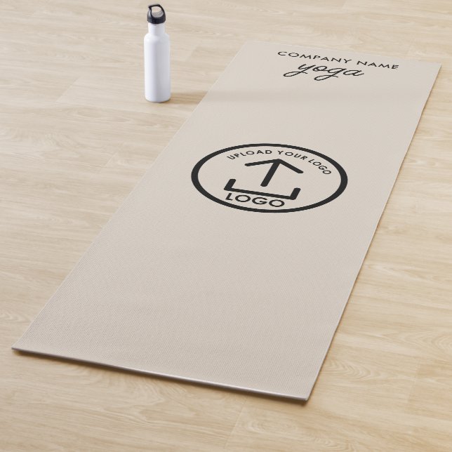 Tapis De Yoga Moderne Simple Business Logo Salle De Sport Beige (En situation)