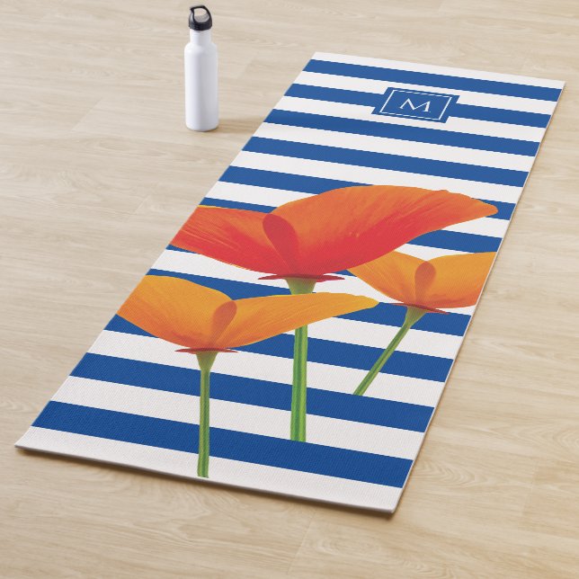 Tapis De Yoga Monogramme à rayures bleu chic (En situation)