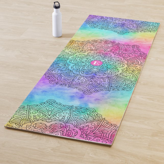 Tapis De Yoga Monogramme couleur arc-en-ciel (En situation)