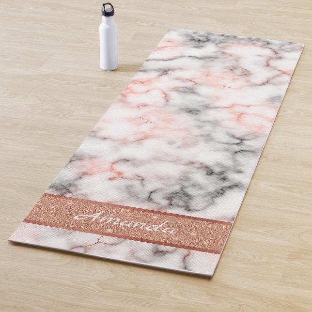 Tapis De Yoga Monogramme de marbre rose (En situation)