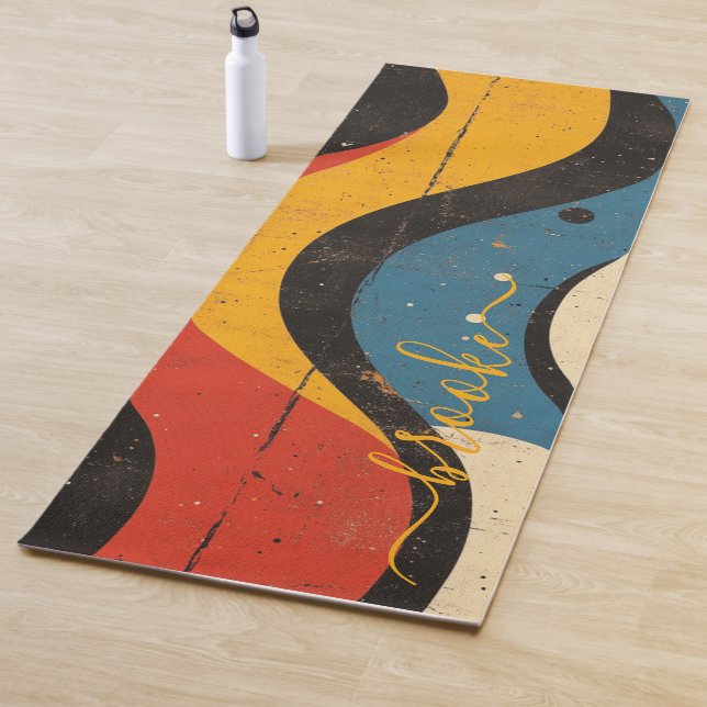 Tapis De Yoga Monogramme d'onde rétro moderne et dynamique (En situation)