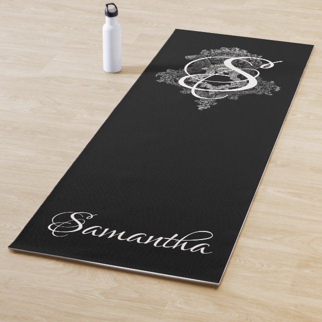 Tapis De Yoga Monogramme personnalisé initial (En situation)