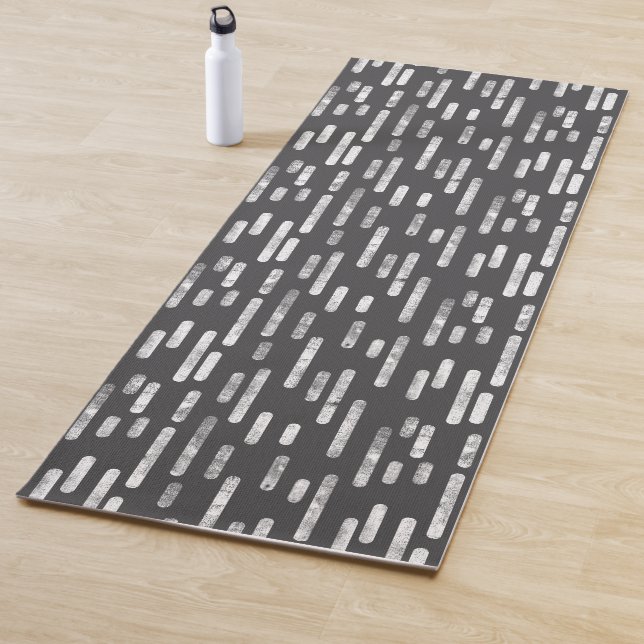 Tapis De Yoga Motif de lignes arrondies graphiques et blanches (En situation)