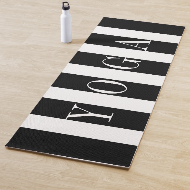 Tapis De Yoga Motif de rayures noir et blanc (En situation)