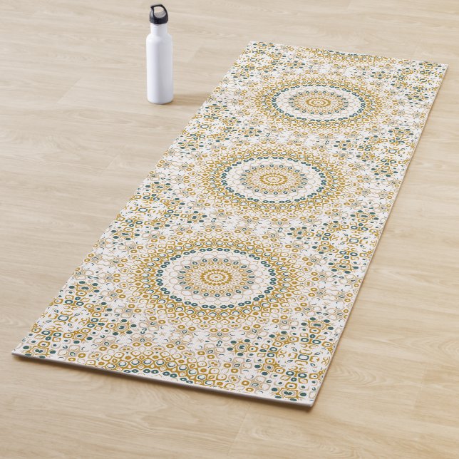 Tapis De Yoga Motif Mandala géométrique doré et vert (En situation)