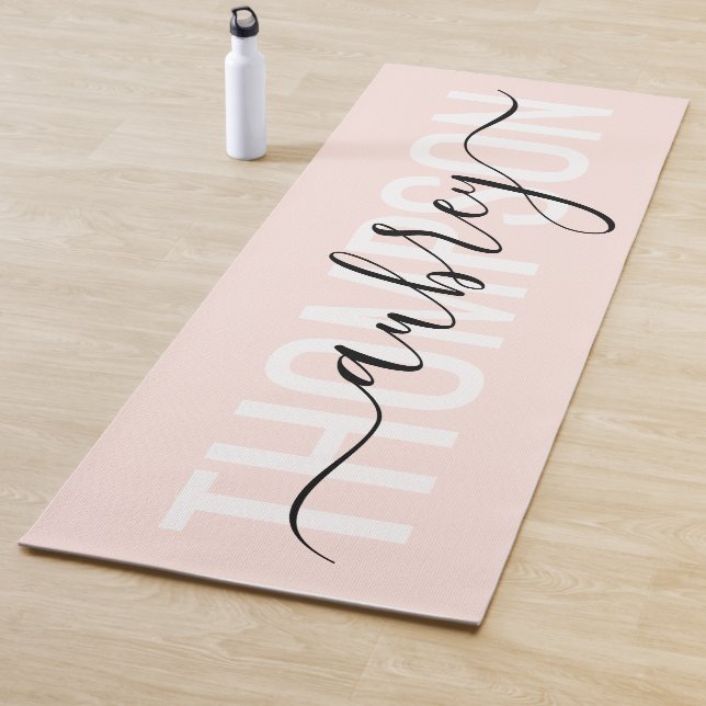 Tapis De Yoga Nom d'écriture simple et moderne (En situation)