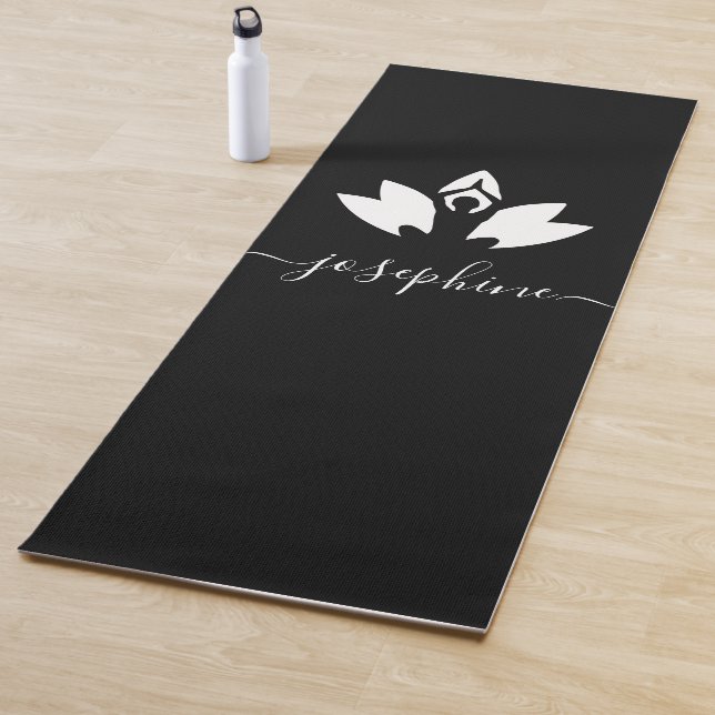 Tapis De Yoga Nom du script Yoga Pose Lotus Personnalisé (En situation)