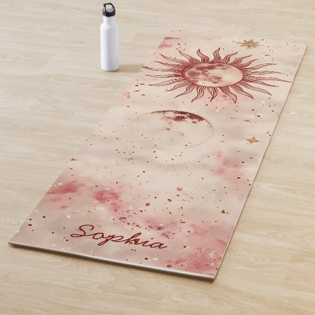 Tapis De Yoga Nom personnalisé Celestial Burgundy Blush et Gold (En situation)