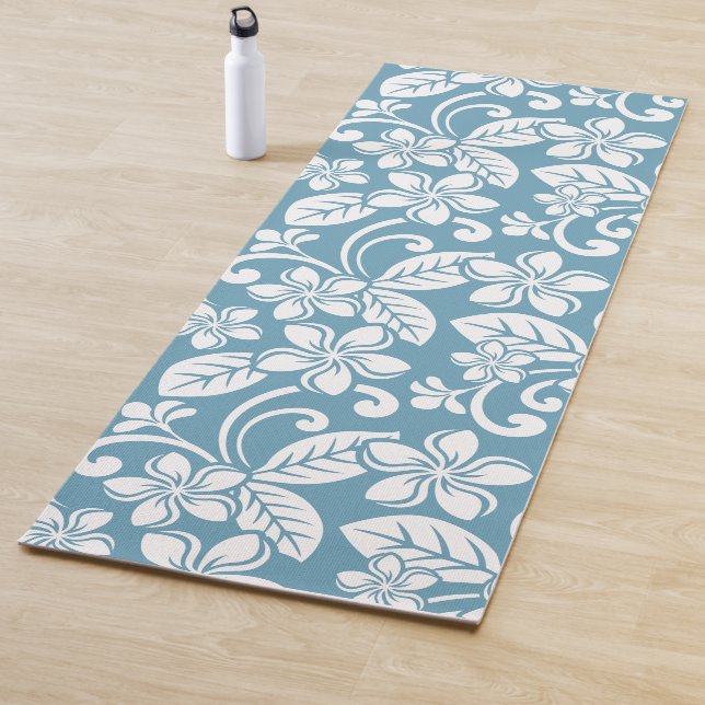 TAPIS DE YOGA PLUMÉRIE DE L'ÎLE (BLEU D'ESCLAT) (En situation)