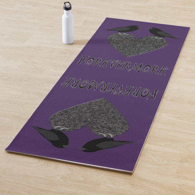 Tapis De Yoga Ravens gothiques et Coeur noir (En situation)