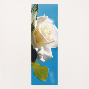 Tapis De Yoga Rose blanche sous ciel bleu