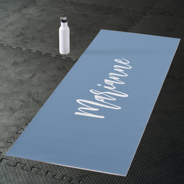 Tapis De Yoga Script de nom personnalisé bleu Dusty (Créateur téléchargé)