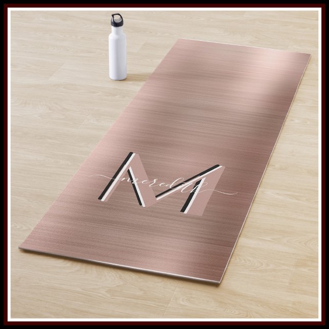 Tapis De Yoga Script métallique brossé Monogramme Rose personnal (Créateur téléchargé)
