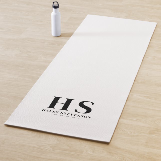 Tapis De Yoga Script minimaliste de monogramme personnel blanc e (En situation)