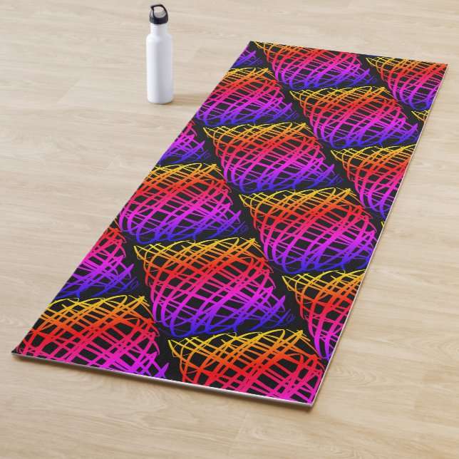 Tapis De Yoga Simple Scribble | Half Drop | Arrière - plan noir  (En situation)