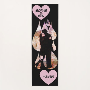 Tapis De Yoga Sous parapluie : Couple romantique s'embrassant so