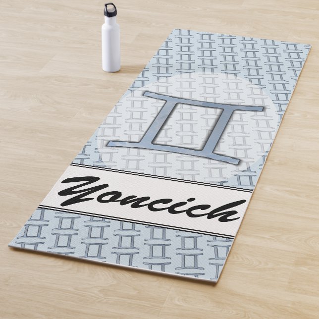 Tapis De Yoga Symbole Zodiaque Gemini Élément par Kenneth Yoncic (En situation)