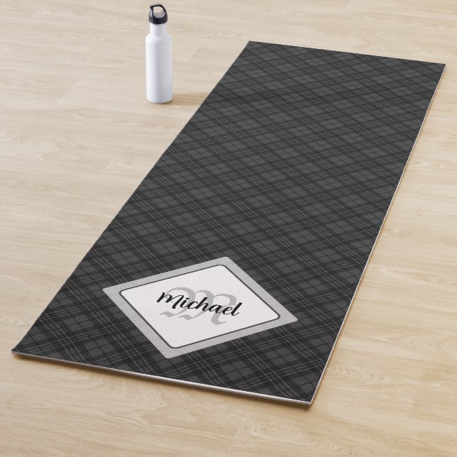 Tapis De Yoga Trendy noir blanc tartan Personnaliser Monogramme (En situation)
