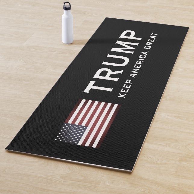 Tapis de yoga Trump avec drapeau américain - Keep  (En situation)