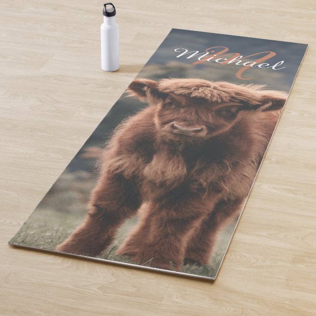 Tapis De Yoga Vache de Highland calvaire herbe d'automne monogra (En situation)