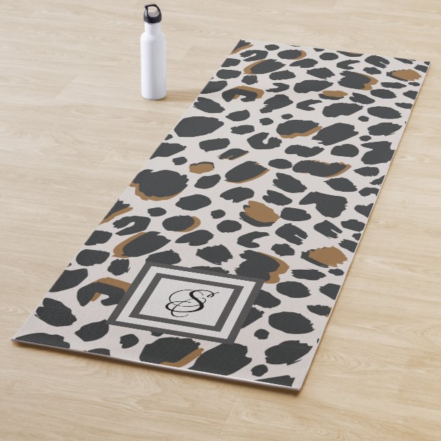 Tapis De Yoga Yoga Mat - Empreinte de léopard Avec Monogramme (En situation)