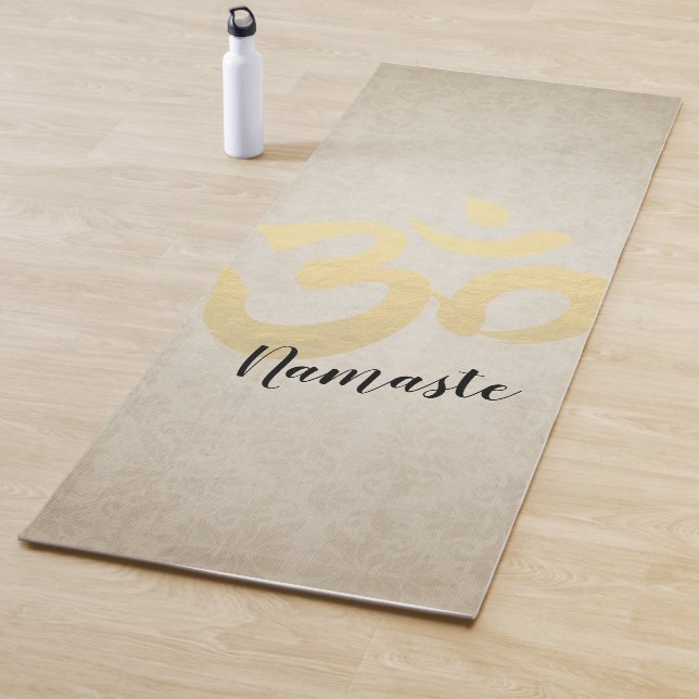 Tapis De Yoga Yoga Studio Méditation Instructeur Gold Om Symbole (En situation)