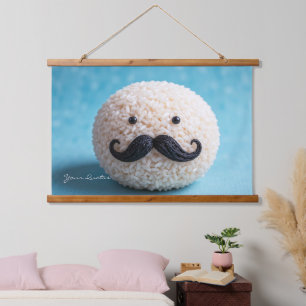 Tapisserie Suspendue Boulette de Riz avec Moustache