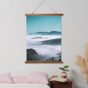 Tapisserie Suspendue Couches de collines, brouillard et arbres
