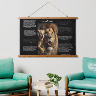 Tapisserie Suspendue Desiderata : La surveillance tranquille du lion