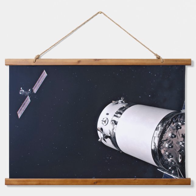 Tapisserie Suspendue Dragon Xl Spacecraft S'Approche D'Une Passerelle L (Devant)
