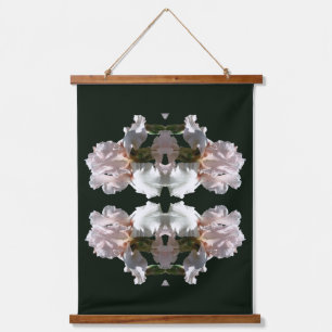 Tapisserie Suspendue Fleur d'Iris à Barbe Rose Abstraite