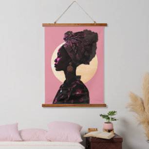 Tapisserie Suspendue Grace en rose : Muse du patrimoine africain
