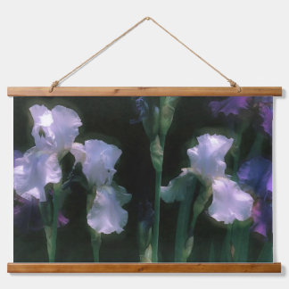 Tapisserie Suspendue Iris blancs en fleurs au clair de lune