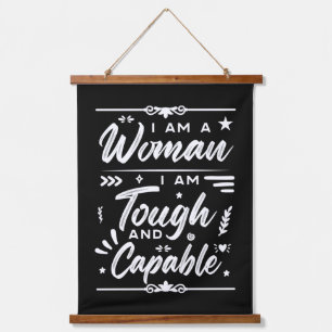 Tapisserie Suspendue IWD Je Suis Une Femme Dur Et Capable