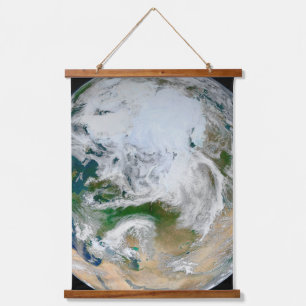 Tapisserie Suspendue La Terre Montre L'Arctique, L'Europe Et L'Asie.