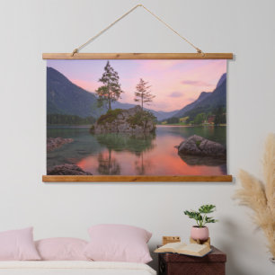 Tapisserie Suspendue Lac Sunset Avec Arbres, Rochers & Montagnes