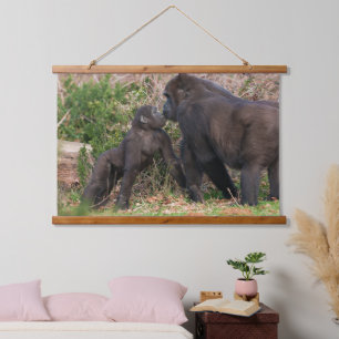 Tapisserie Suspendue L'affection de Gorilla Baby pour maman