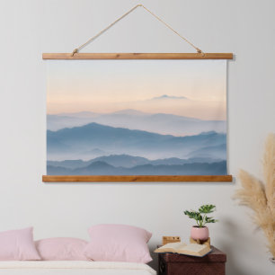 Tapisserie Suspendue Les couches de brouillard, les collines et les mon