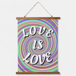 Tapisserie Suspendue Love Is Love Fierté