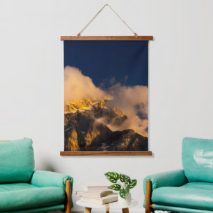 Tapisserie Suspendue Montagnes ensoleillées couvertes de nuages