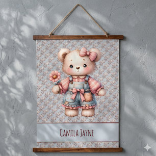 Tapisserie Suspendue Ours en peluche pastel tenant une fleur portant un