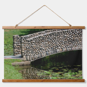 Tapisserie Suspendue Pont de pierre Lilypads Nature